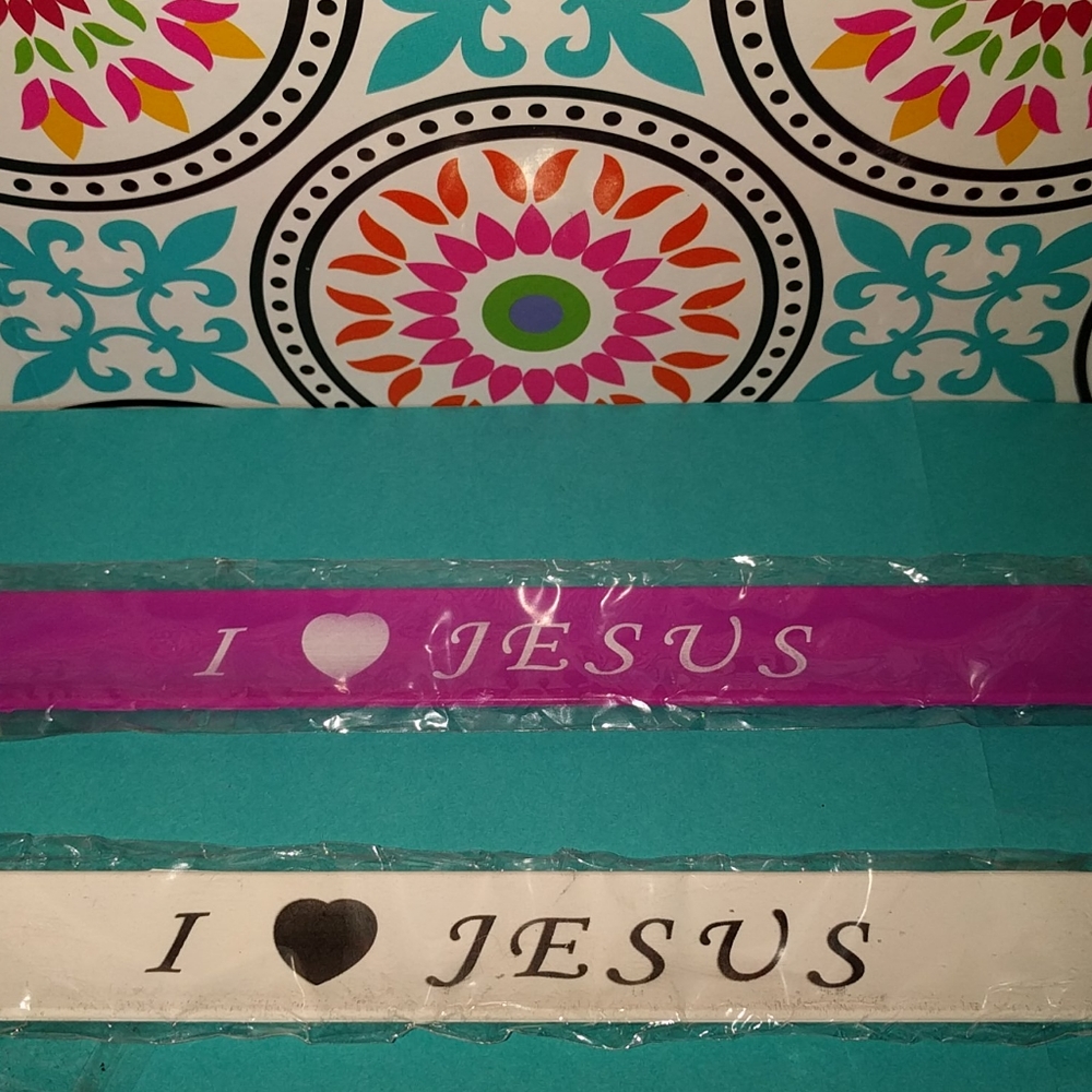 "I ♥️ JESUS" text printed- Snap-Cuff Bracelet - Picture 9 of 9